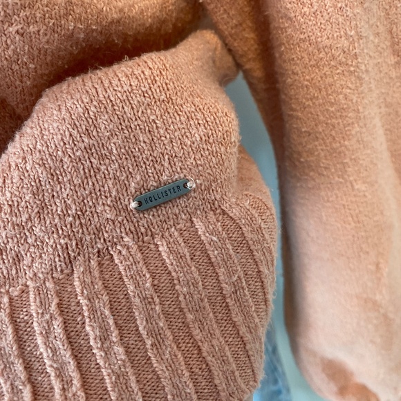 Coral Knit Light Weight Sweater | Hollister - Picture 4 of 8